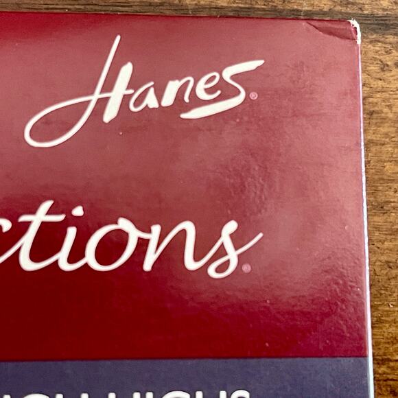 Hanes Silk Reflections Thigh Highs Silky Sheer Size: AB, Color:  Little Color - Picture 8 of 15